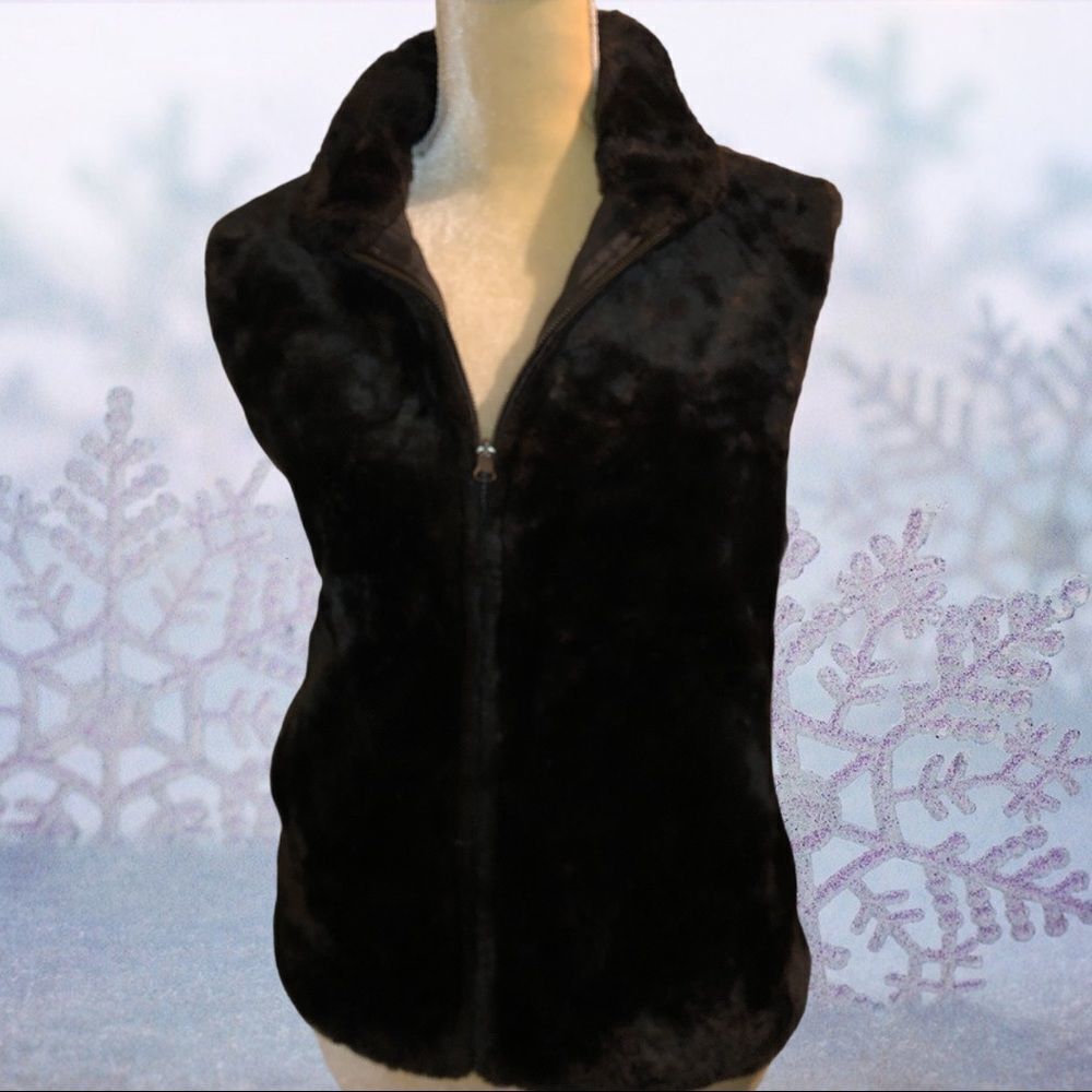 Reversible Cozy Brownish black faux fur ve…